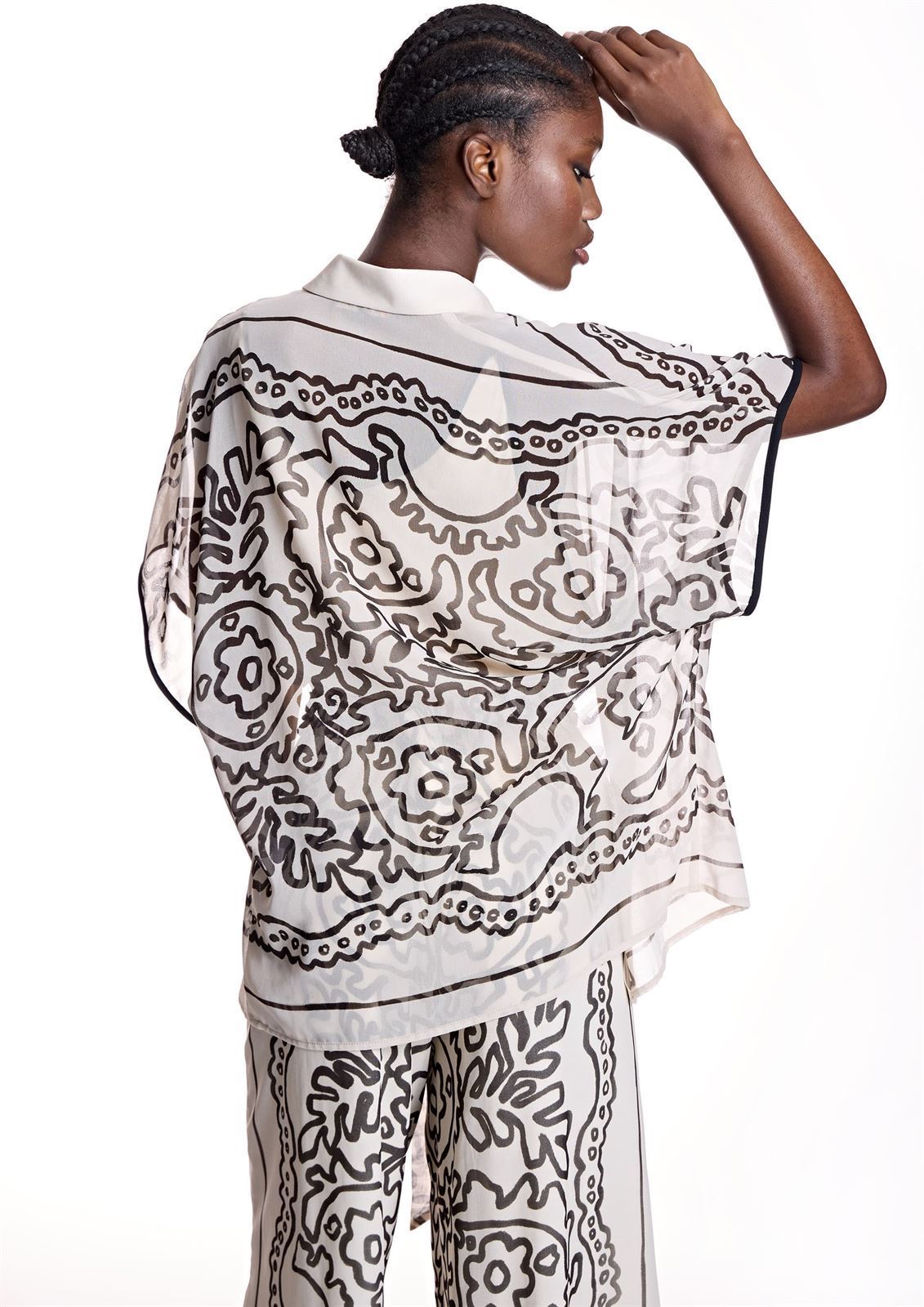 Conjunto Alba Conde 2700 gasa estampado crudo/negro - Imagen 4