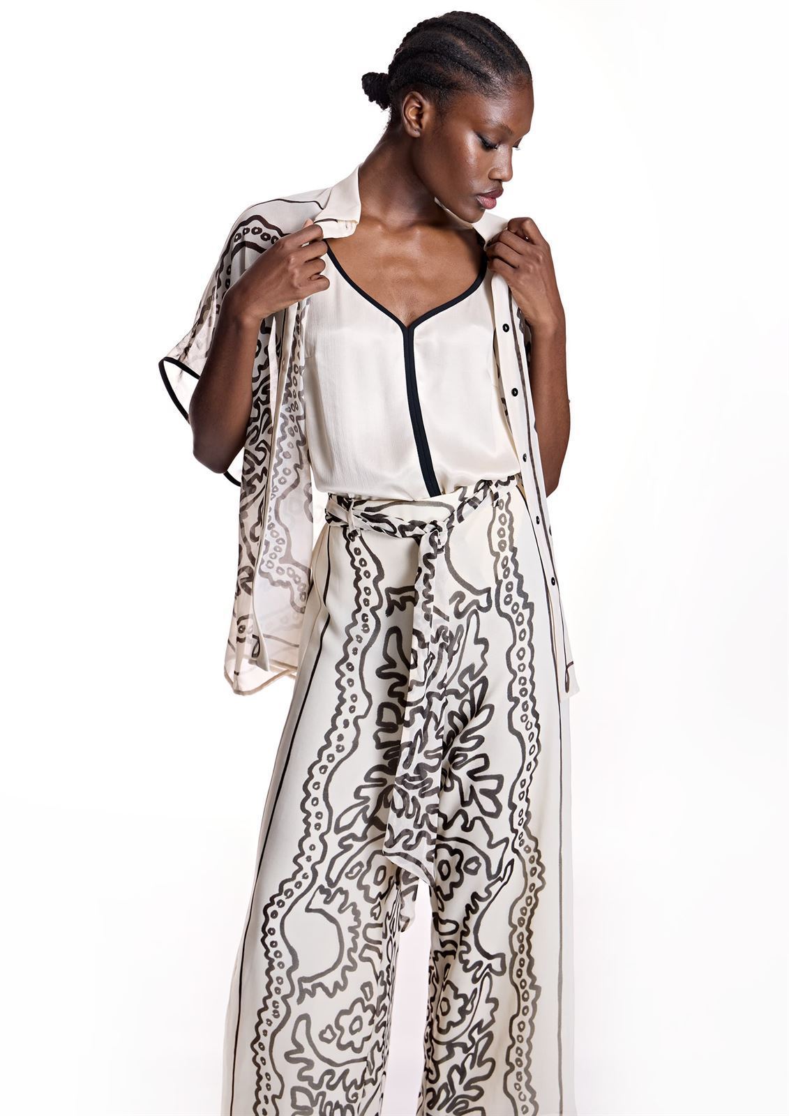 Conjunto Alba Conde 2700 gasa estampado crudo/negro - Imagen 6