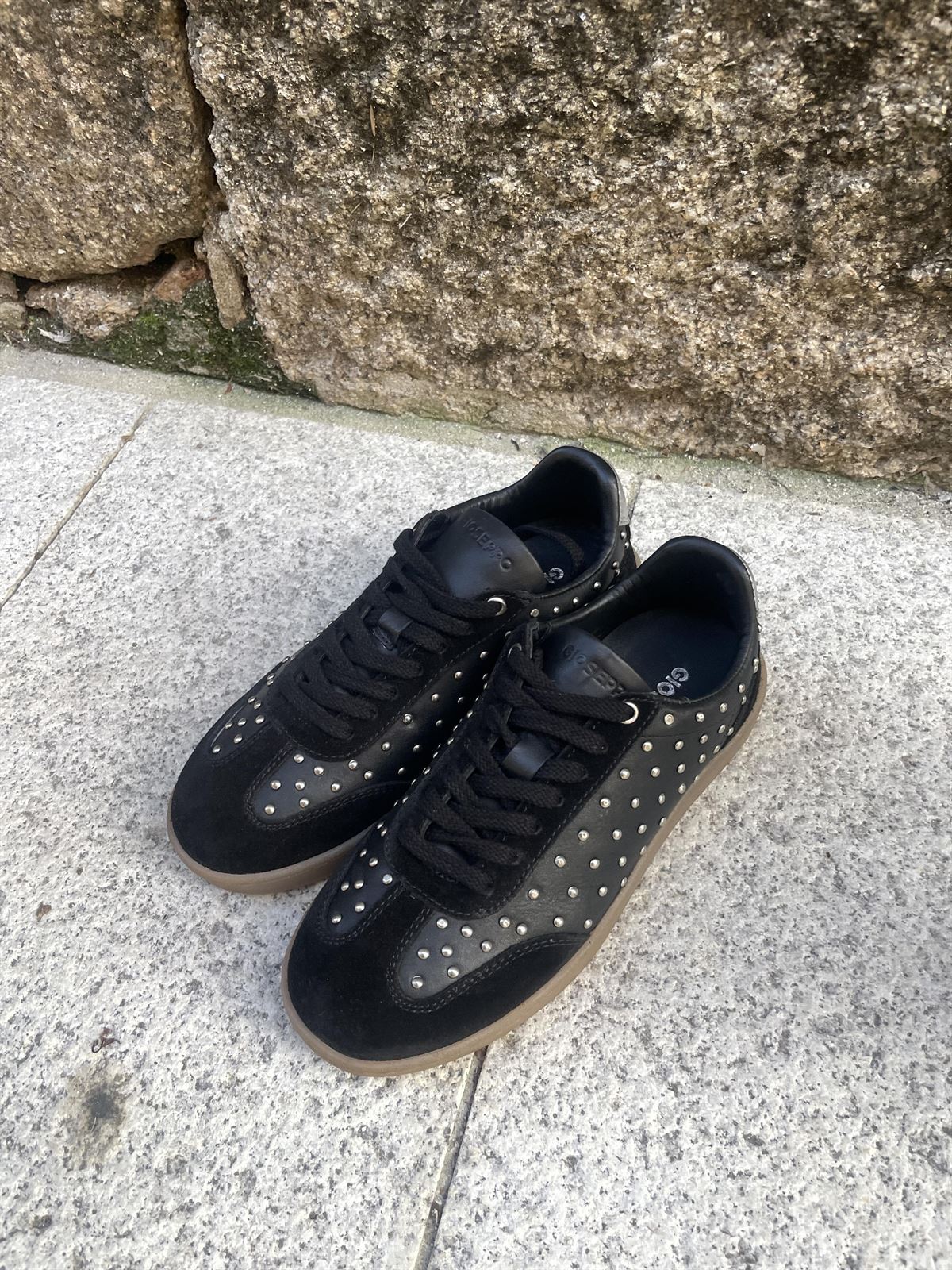 Deportiva Gioseppo 80670 piel tachas negra - Imagen 5