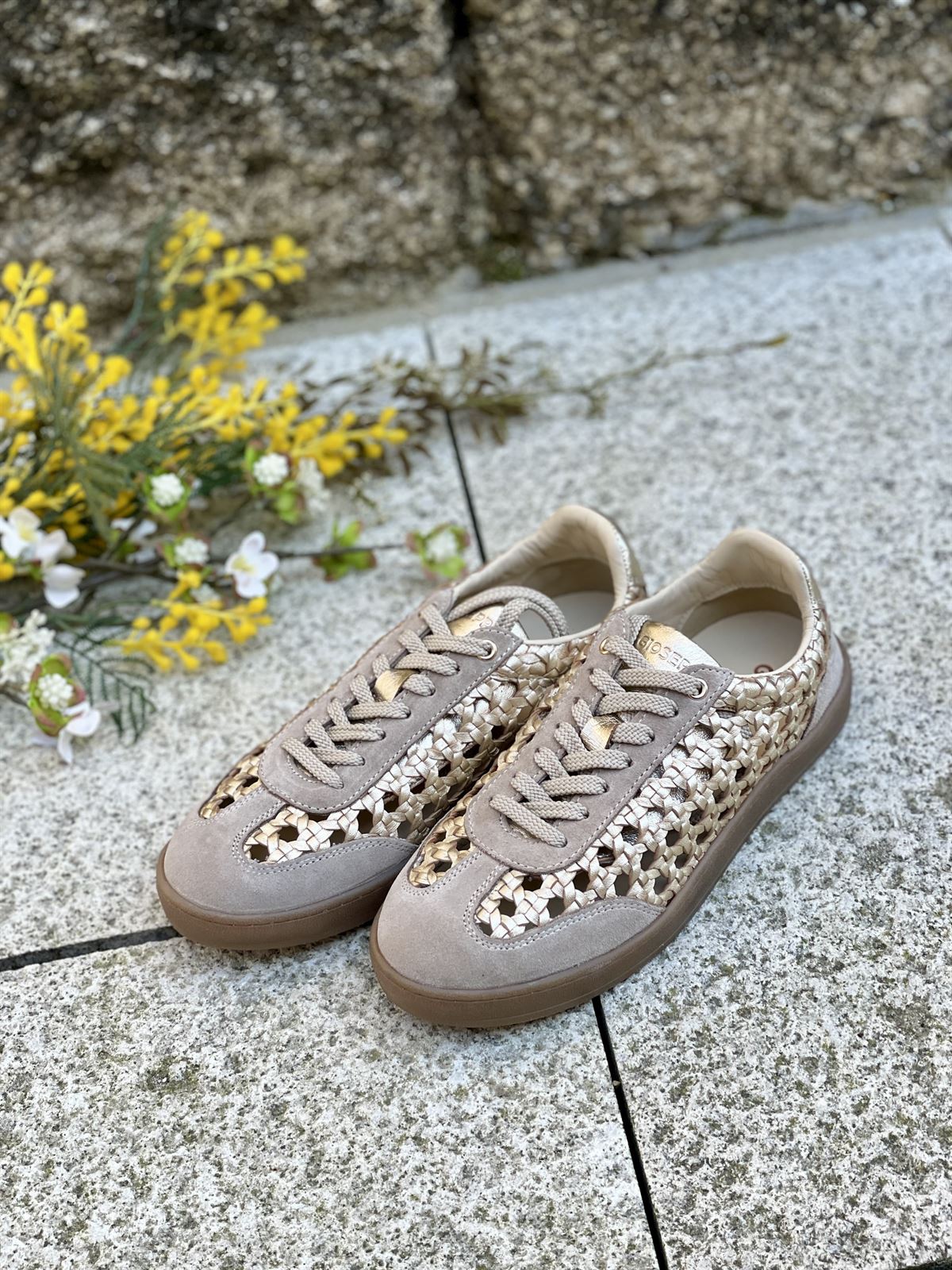 Deportiva Gioseppo IJEBU piel trenzada Oro - Imagen 3