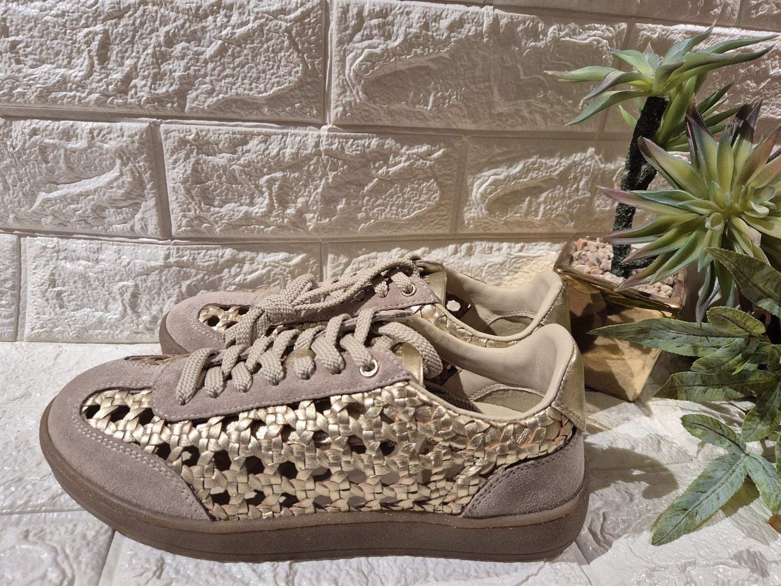 Deportiva Gioseppo IJEBU piel trenzada Oro - Imagen 4