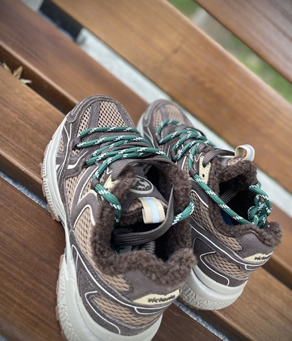 Deportiva VICTORIA 1267100 MYTHOS - TRAIL Marrón - Imagen 2