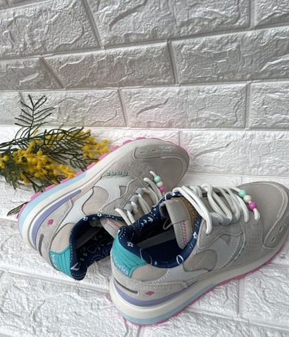 Deportiva VICTORIA LUNA abalorios  multicolor - Imagen 2