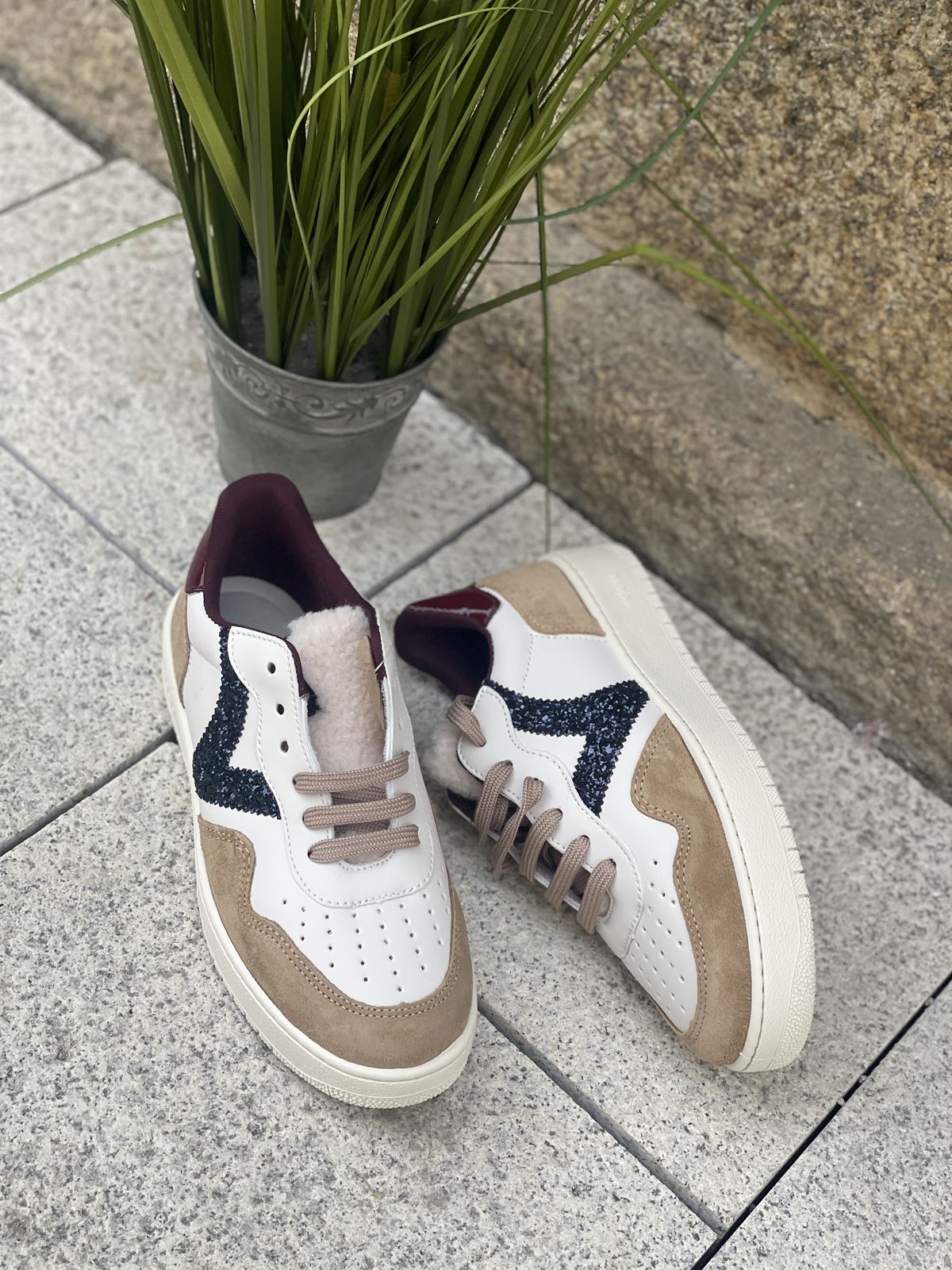 Deportiva VICTORIA MADRID EFECTO PIEL & SERRAJE & GLITTER 1258272-80 Beige - Imagen 1