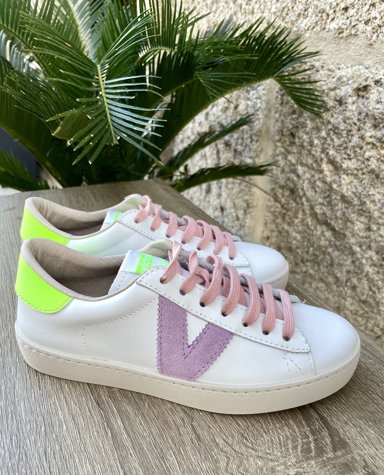 Deportiva VICTORIA neon V lila y neon - Imagen 1