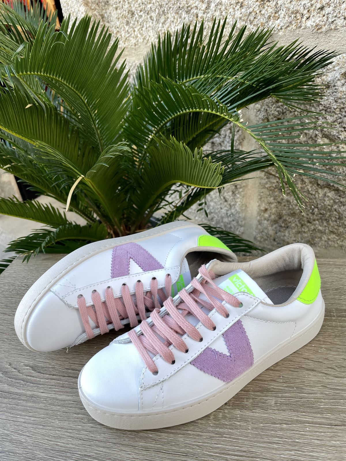 Deportiva VICTORIA neon V lila y neon - Imagen 3