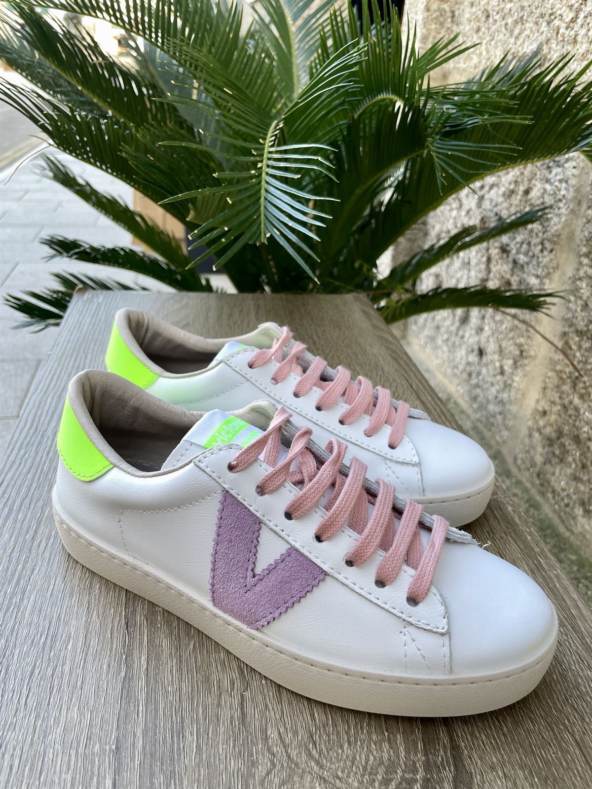 Deportiva VICTORIA neon V lila y neon - Imagen 4