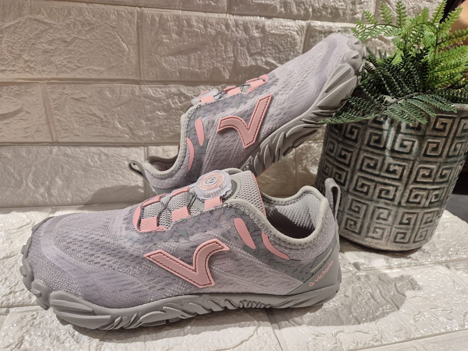 Deportiva VICTORIA TERRATECH BAREFOOT MESH unisex gris rosa - Imagen 2