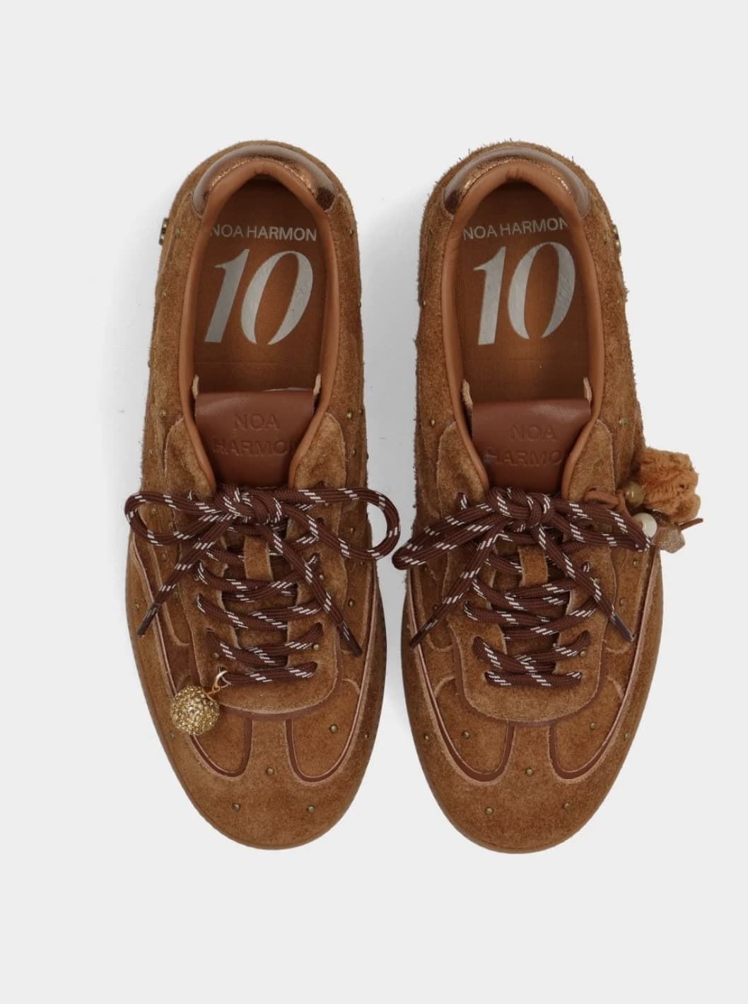 Deportivas Noa Harmon TEN piel charms camel - Imagen 4