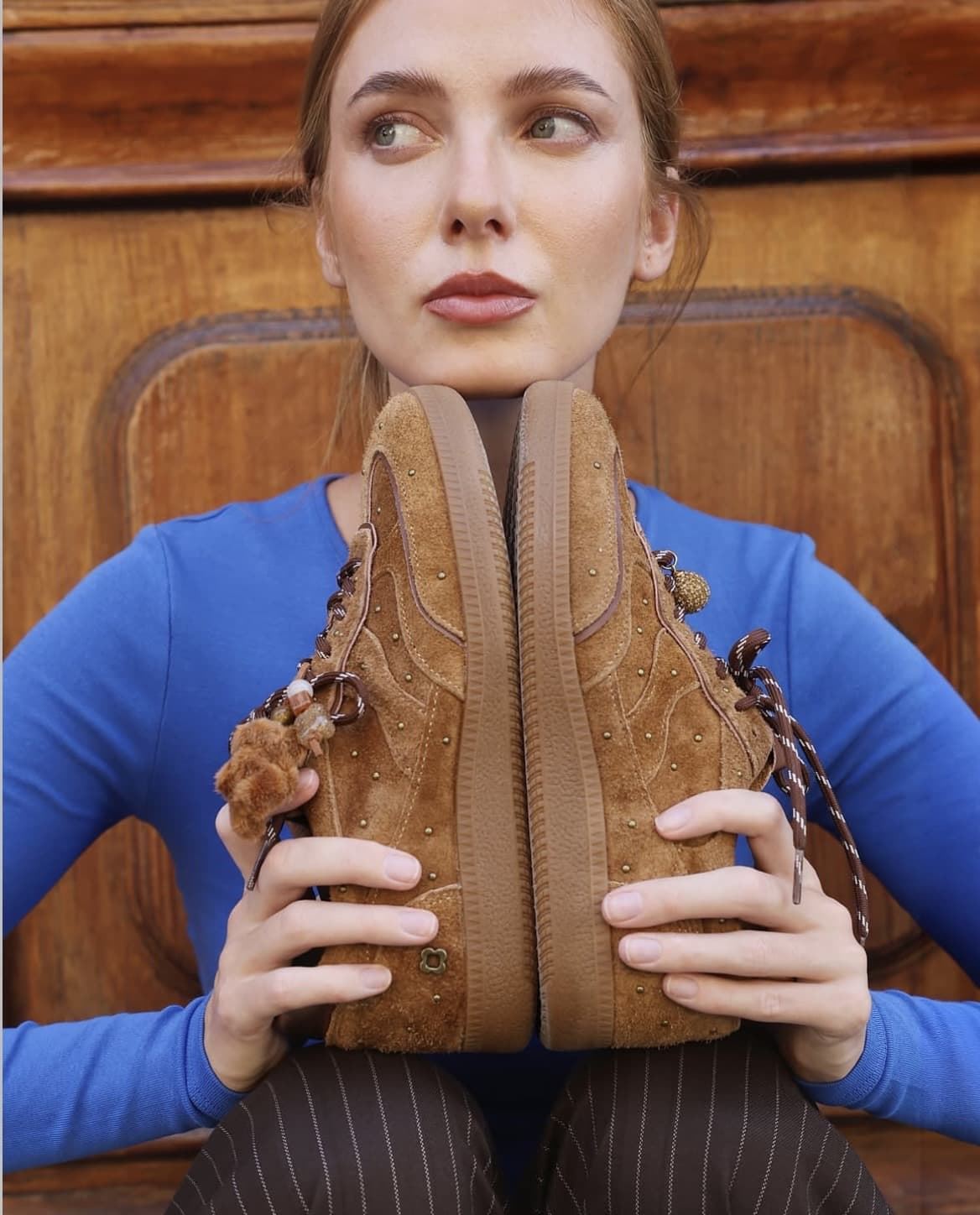 Deportivas Noa Harmon TEN piel charms camel - Imagen 5