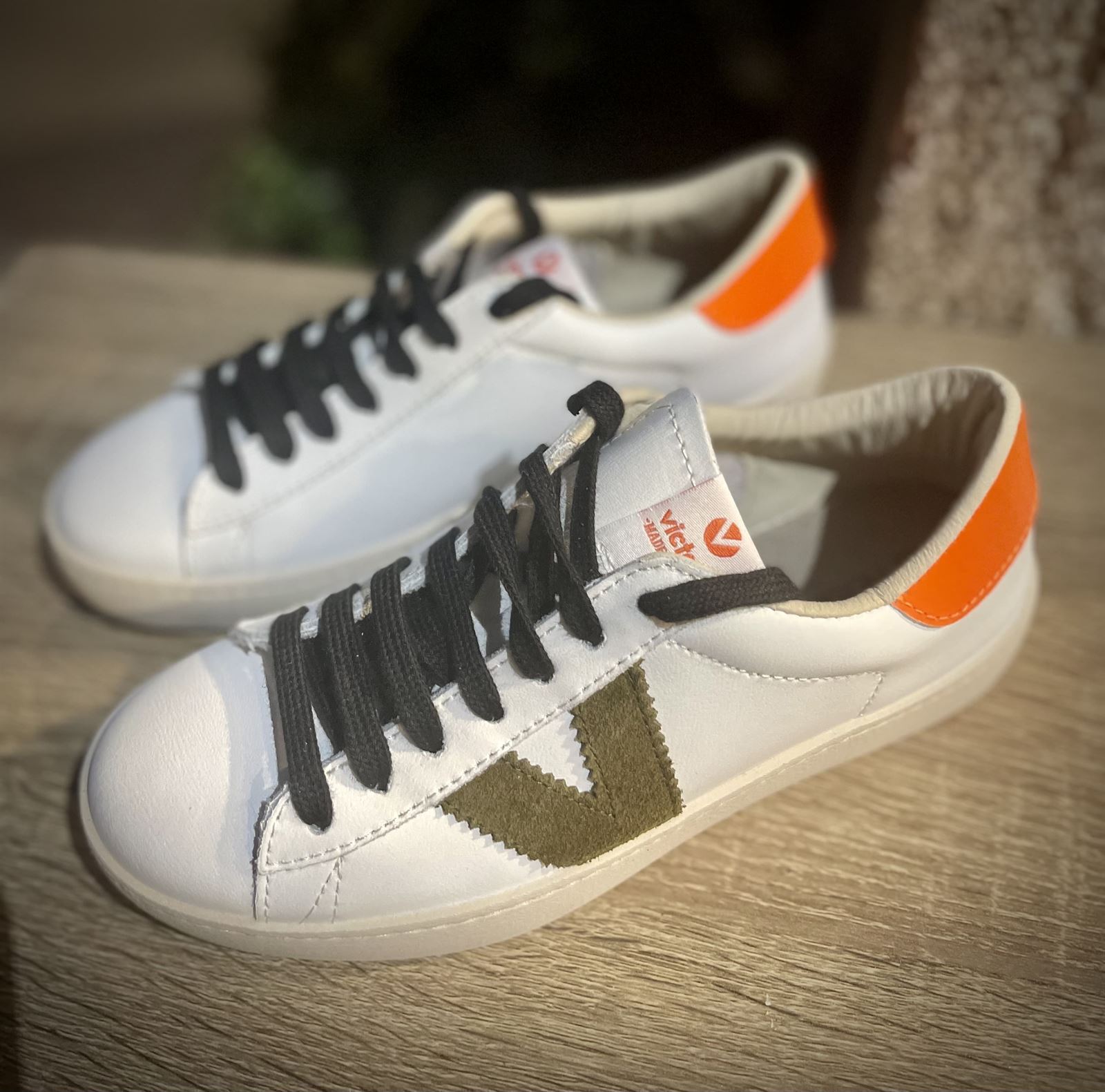 Deportivas Victoria neon naranja - Imagen 1