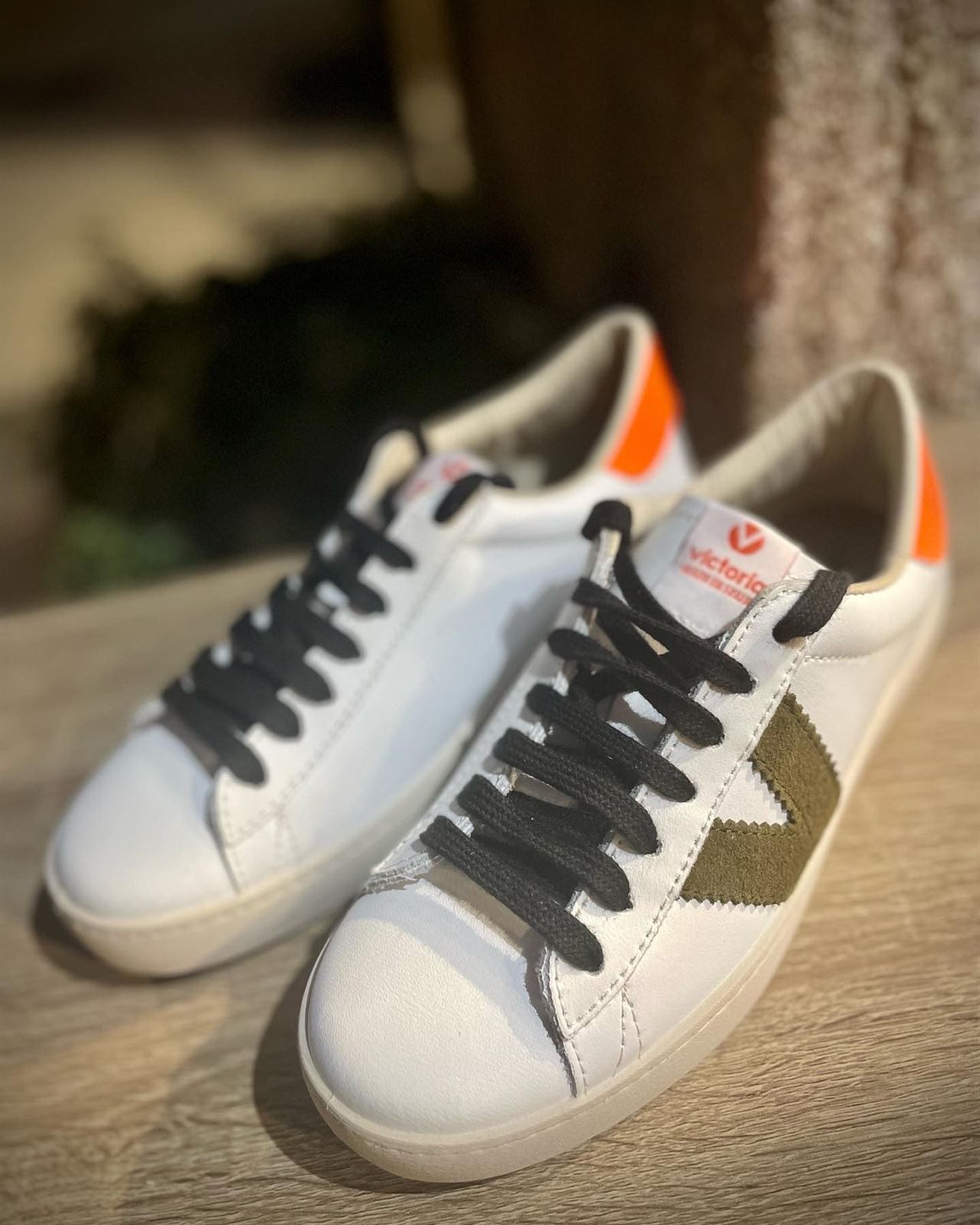Deportivas Victoria neon naranja - Imagen 2