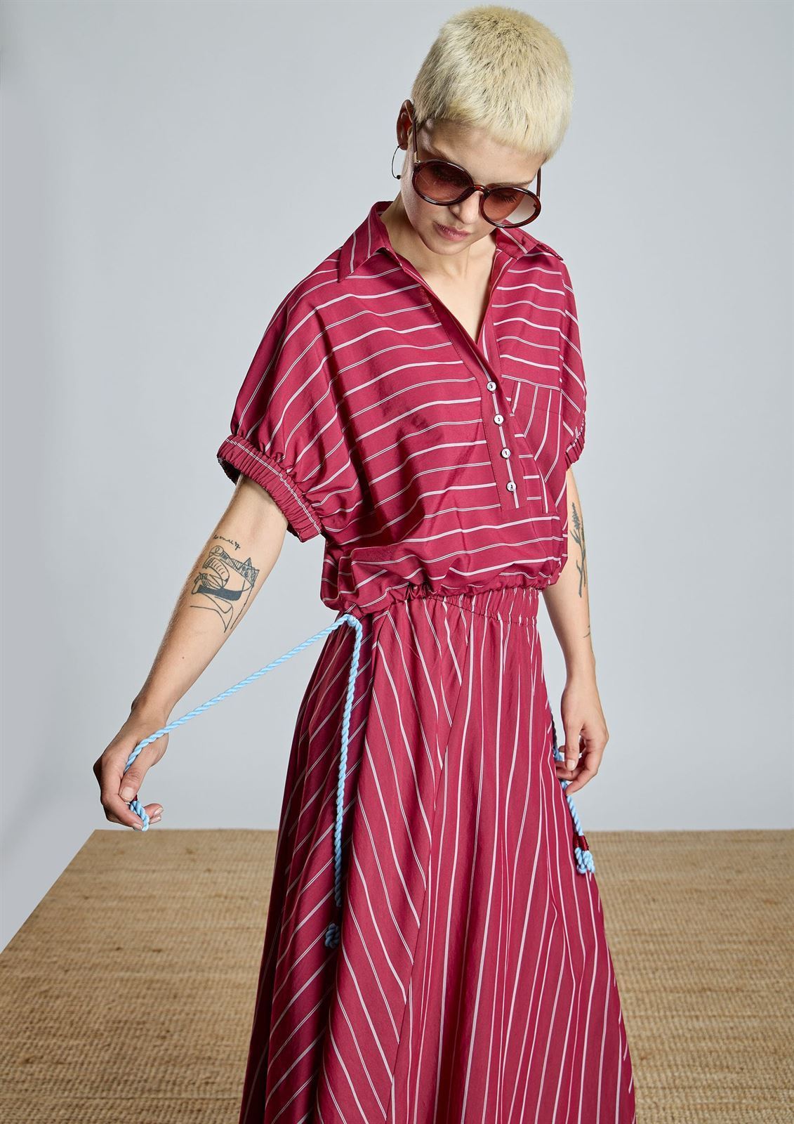 Falda Alba Conde 2201-601-41 larga de rayas granate. - Imagen 4