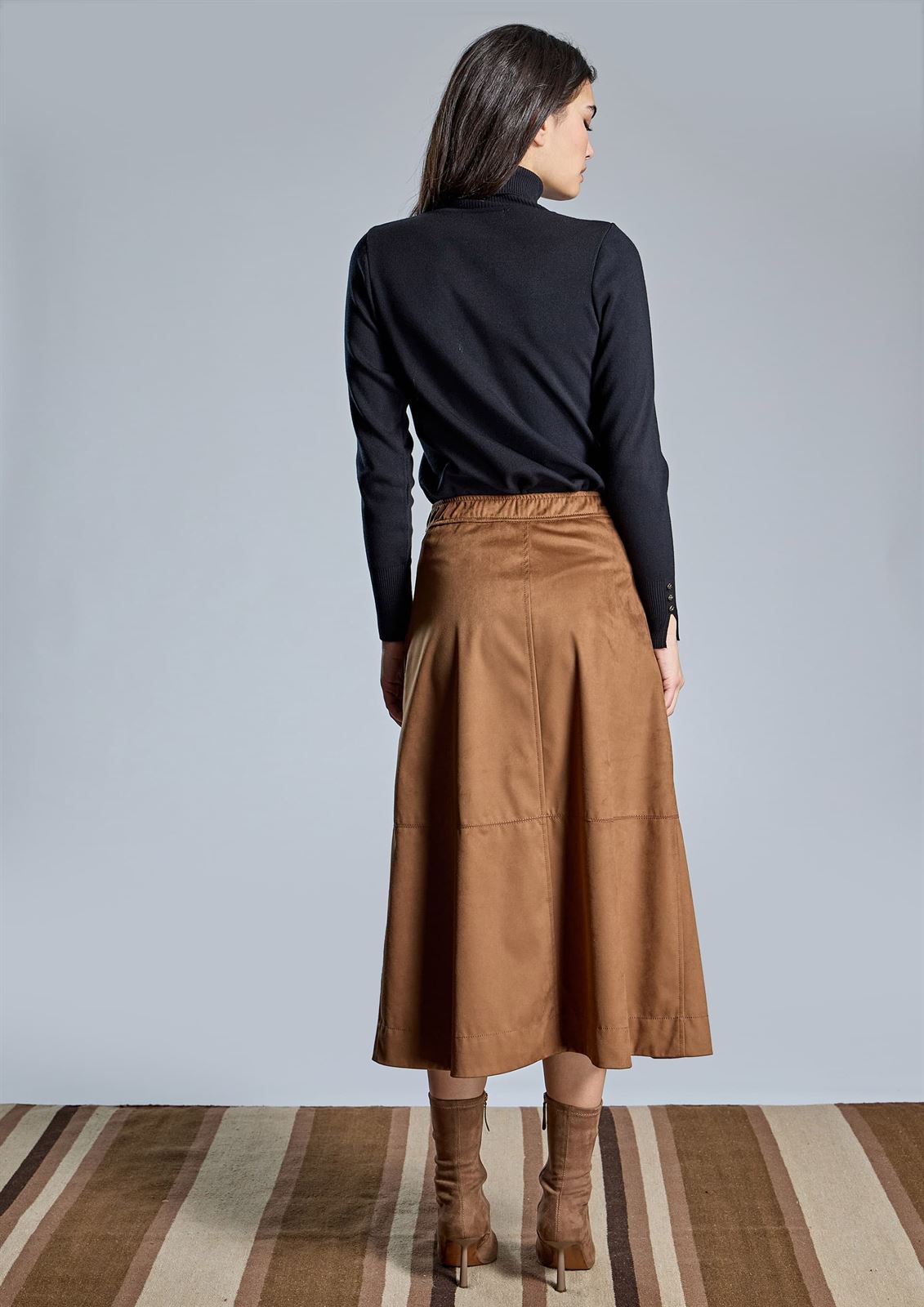 FALDA Alba Conde 6200-443-21 efecto ante bolsillos delanteros Camel - Imagen 3