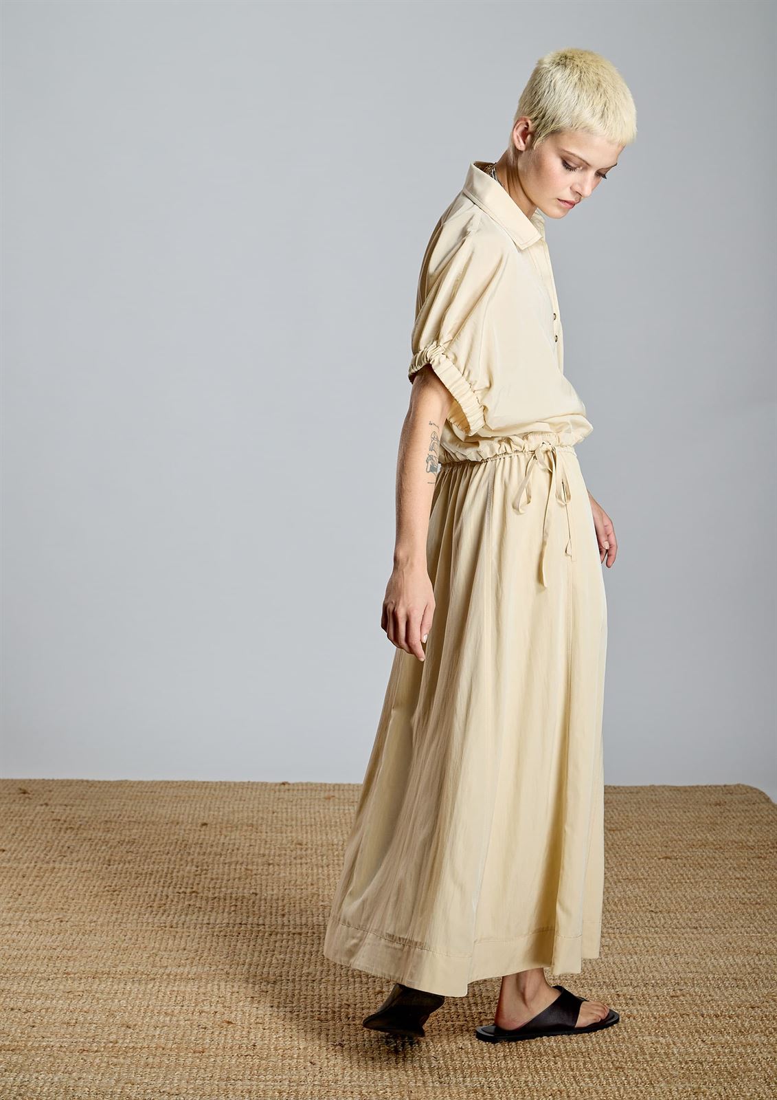 FALDA ALBA CONDE MIDI LARGA 2201-420-13 BEIGE - Imagen 2