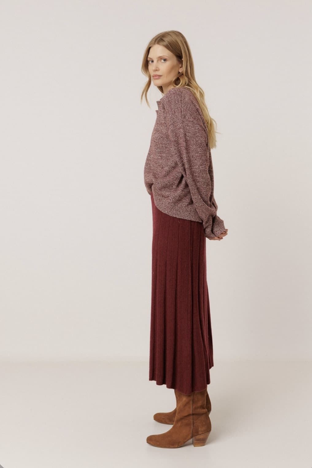 FALDA Indi & Cold REF. MO542 Midi Canalé cashmere Berenjena - Imagen 4