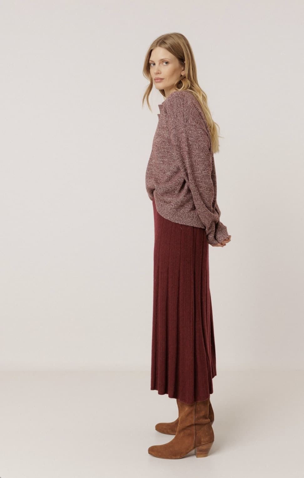 FALDA Indi & Cold REF. MO542 Midi Canalé cashmere Berenjena - Imagen 5