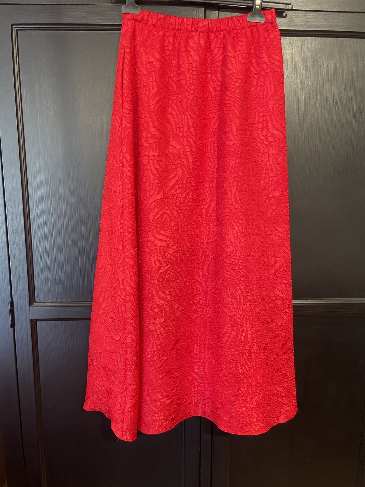 Falda vestir midi relieve vuelo rojo - Imagen 3