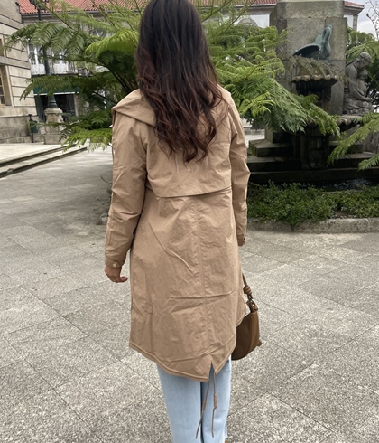 GABARDINA Rinascimento logo espalda beige - Imagen 1