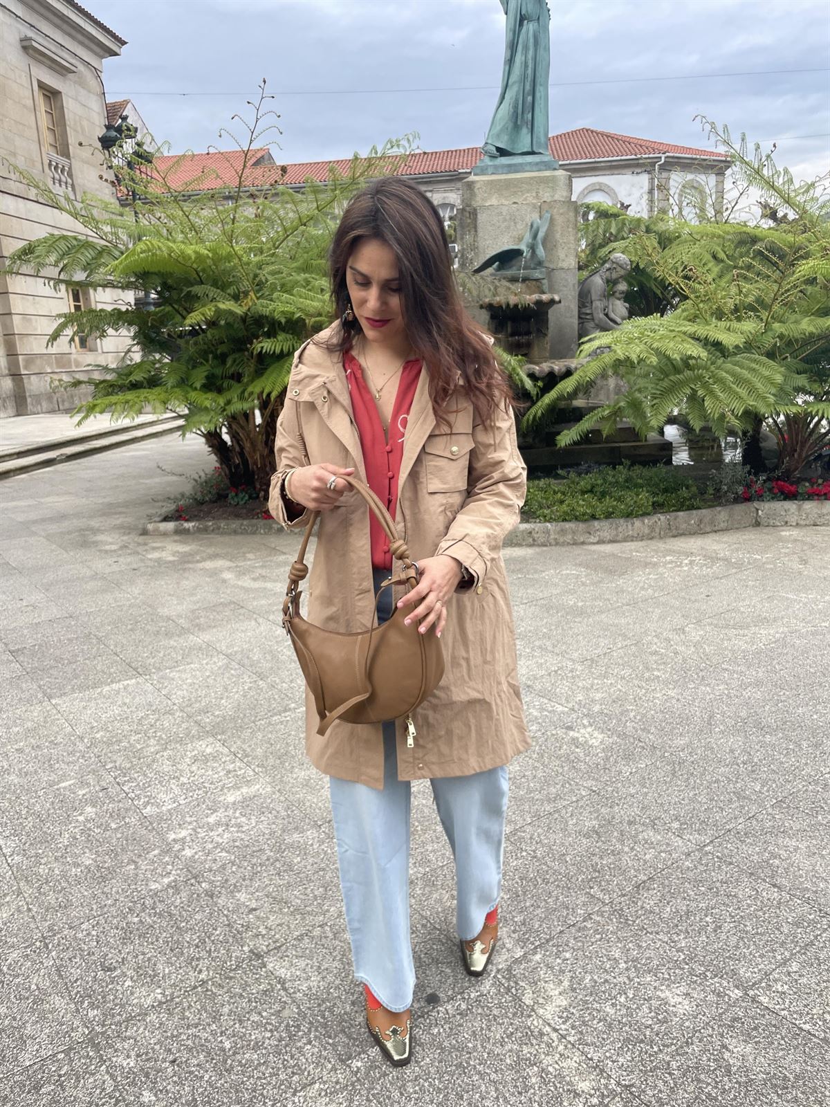 GABARDINA Rinascimento logo espalda beige - Imagen 2