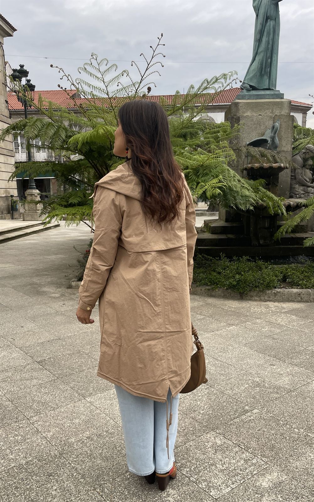 GABARDINA Rinascimento logo espalda beige - Imagen 3