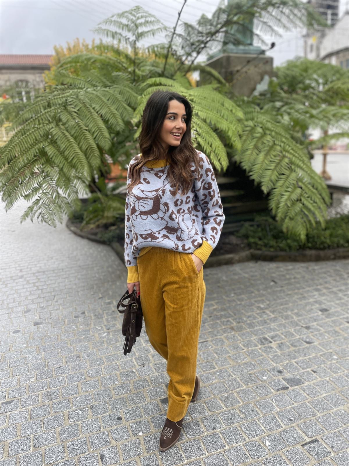 Jersey ZOE print Mickey azules , marrones vivo amarillo. - Imagen 1