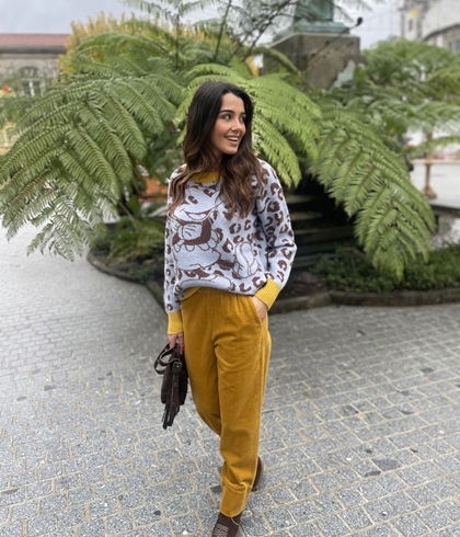 Jersey ZOE print Mickey azules , marrones vivo amarillo. - Imagen 1