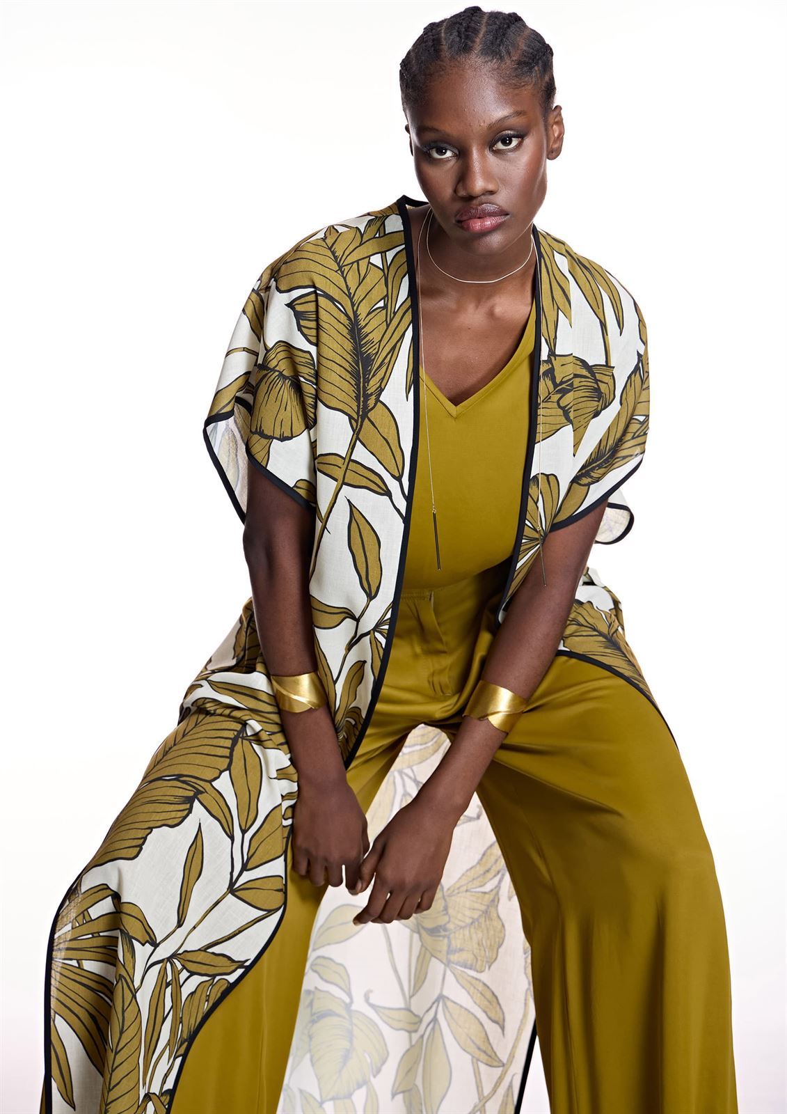 Kimono Alba Conde 2110 largo estampado mostaza verdoso - Imagen 2