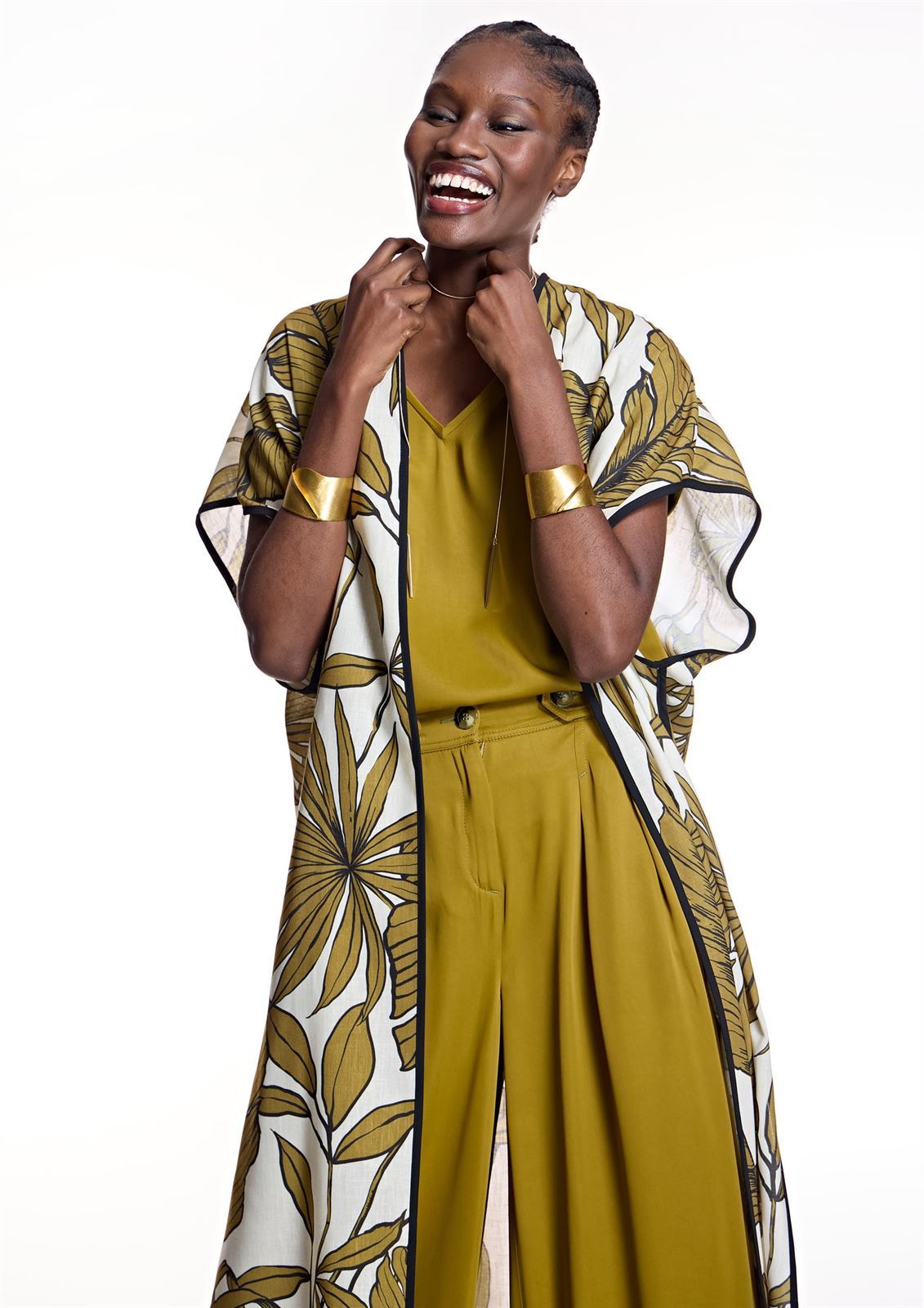 Kimono Alba Conde 2110 largo estampado mostaza verdoso - Imagen 3