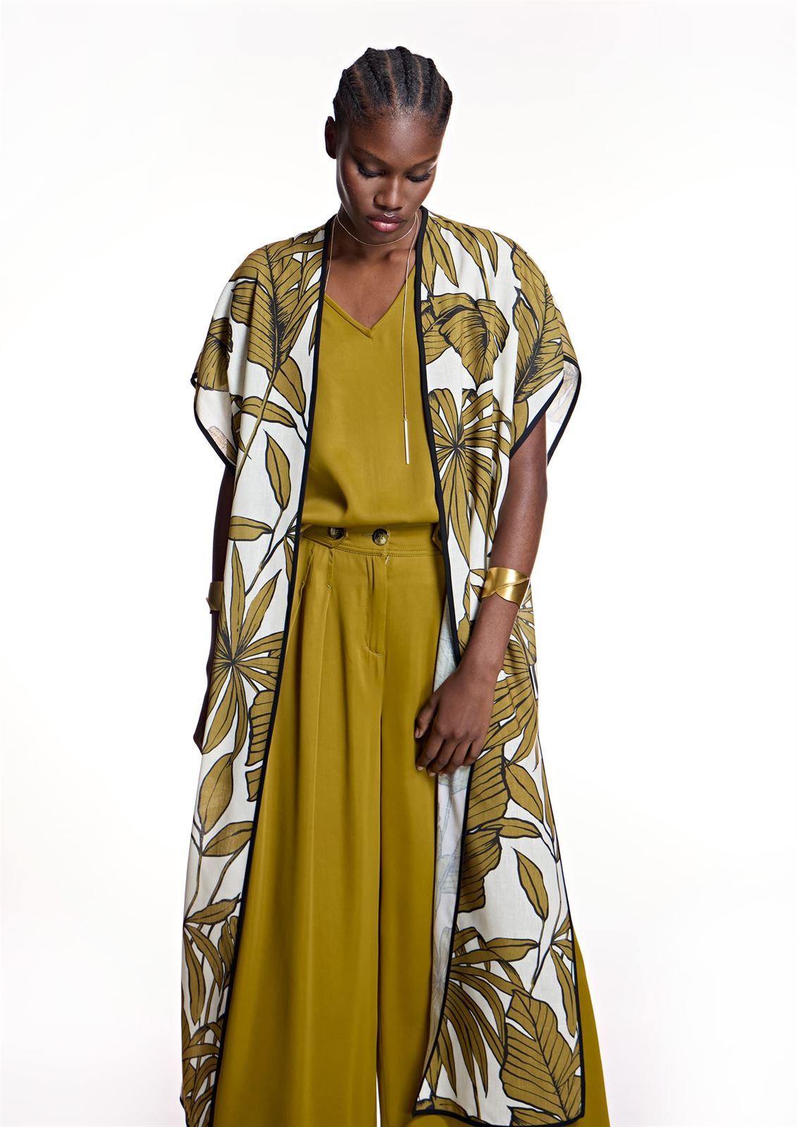 Kimono Alba Conde 2110 largo estampado mostaza verdoso - Imagen 4