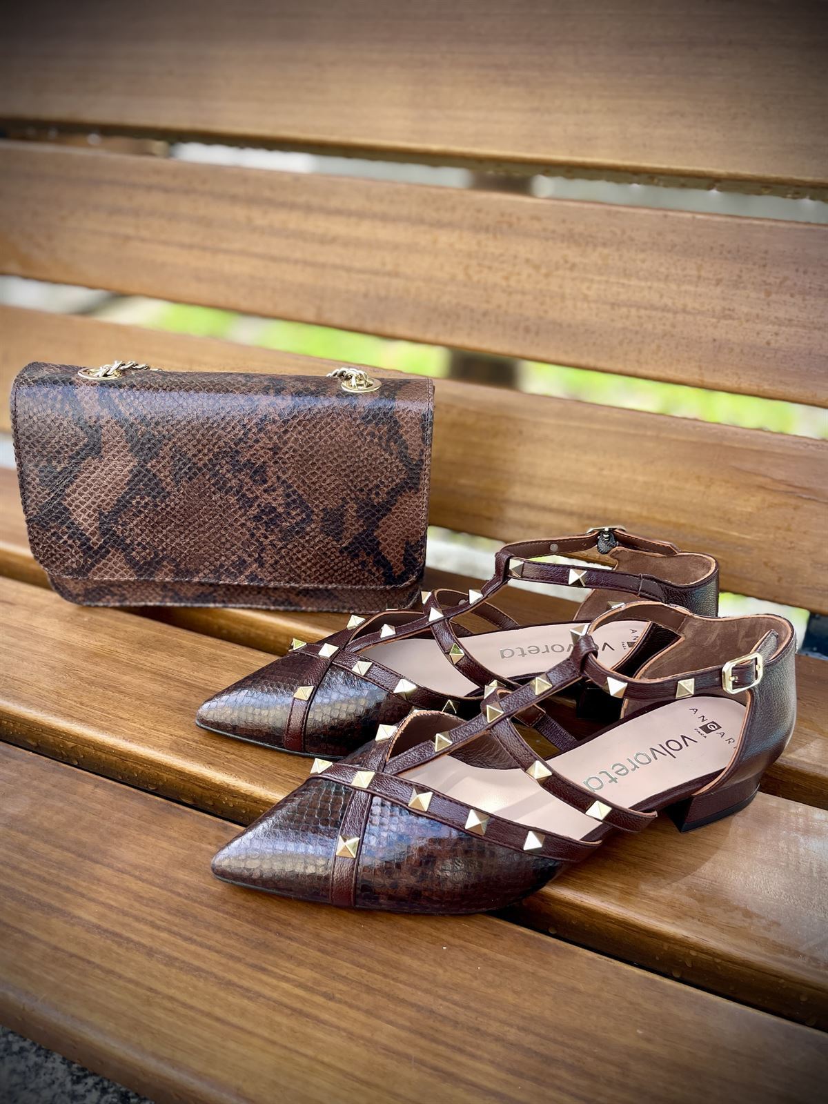 Manoletina Angari 54164-58 VIENA Chocolate y tachas - Imagen 3