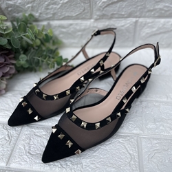 Manoletina Angari ante rejilla y tachas - Imagen 1