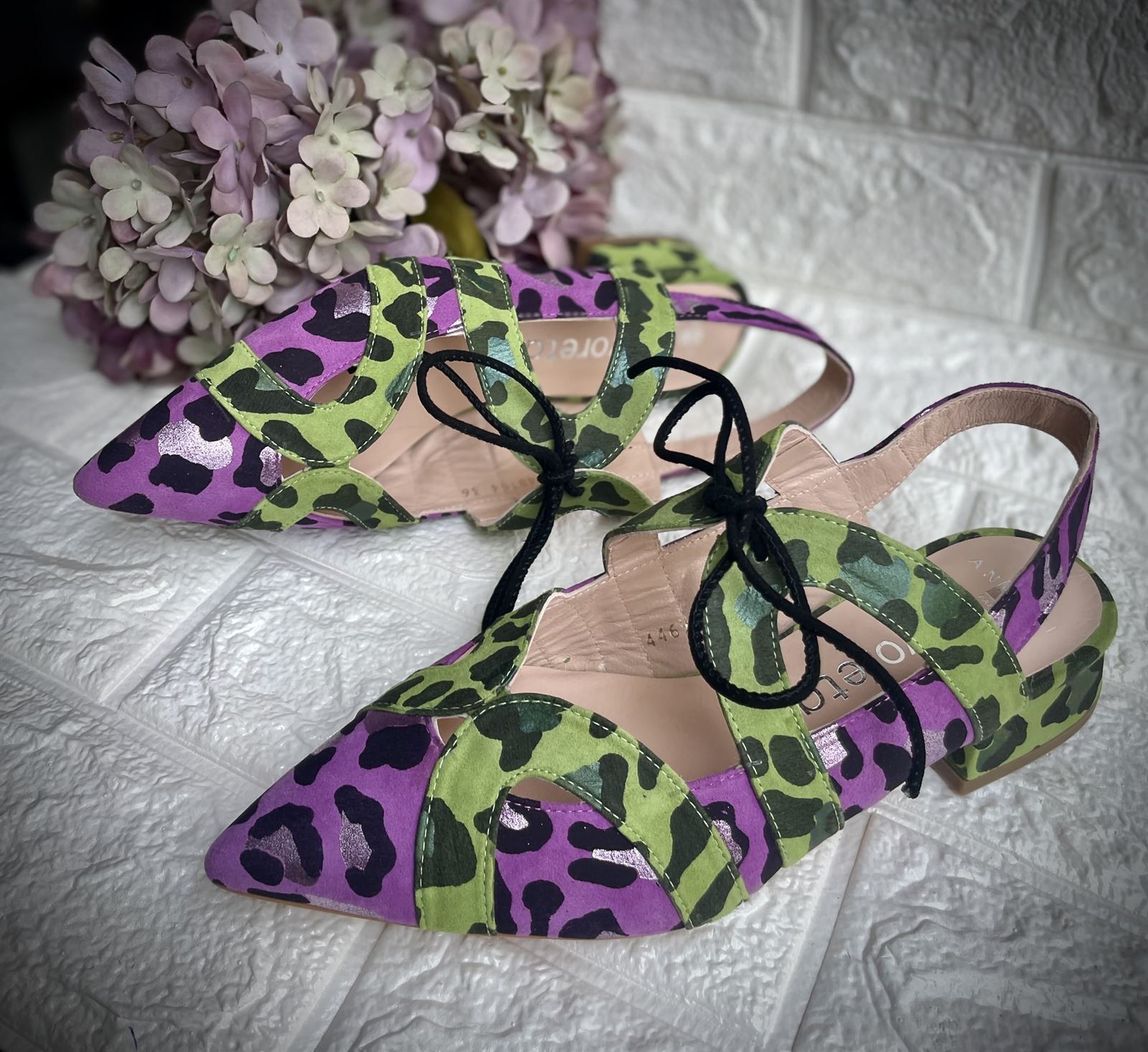 Manoletina Angari estampado print verdes morados. - Imagen 2