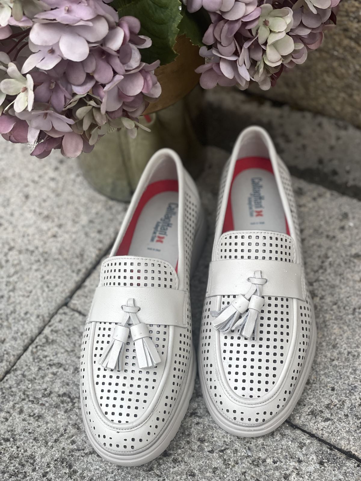 Mocasín Callaghan pompones blanco. - Imagen 2