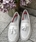 Mocasín Callaghan pompones blanco. - Imagen 2