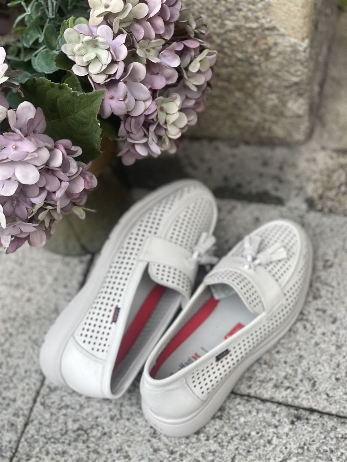 Mocasín Callaghan pompones blanco. - Imagen 3