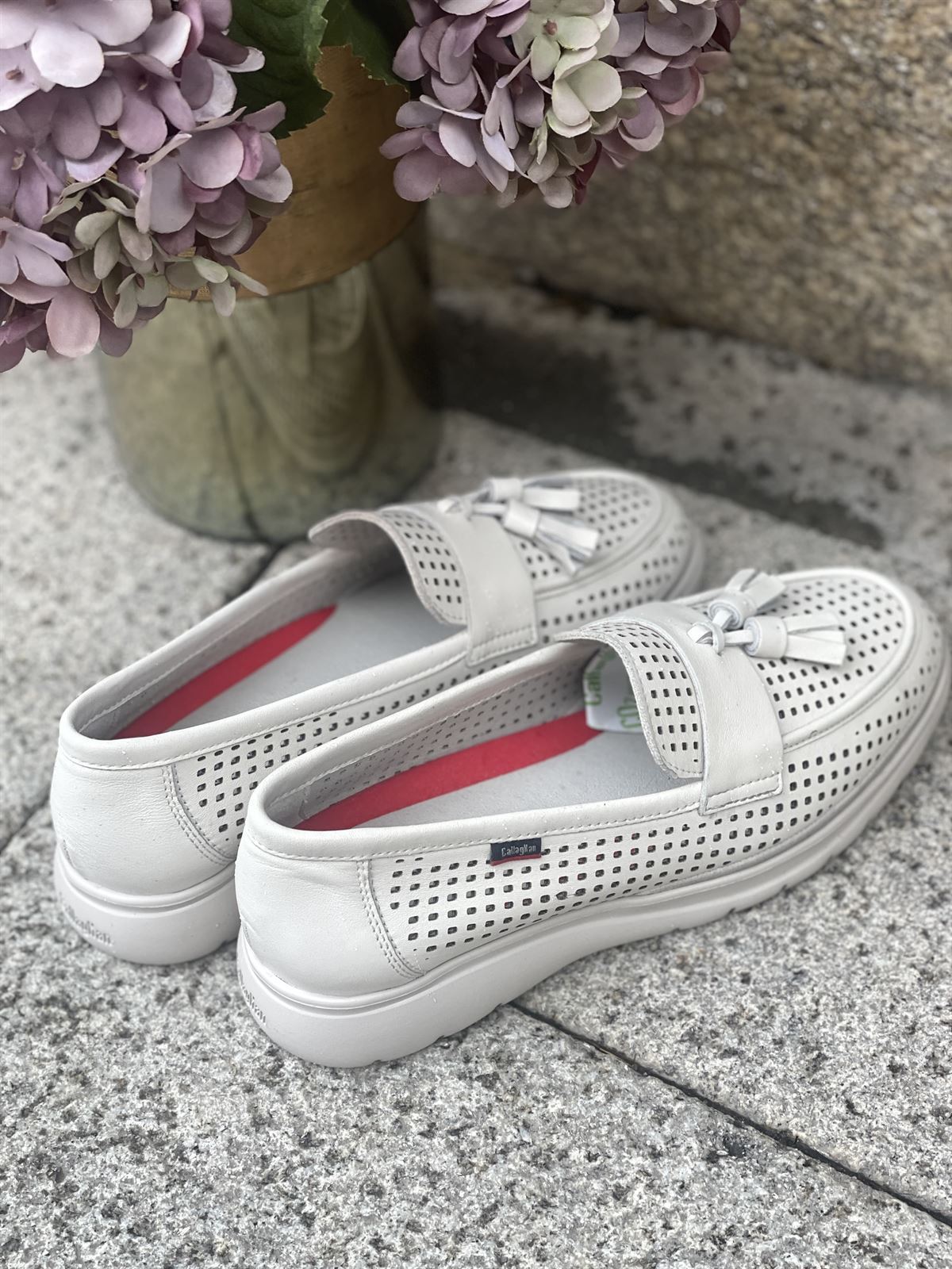 Mocasín Callaghan pompones blanco. - Imagen 4
