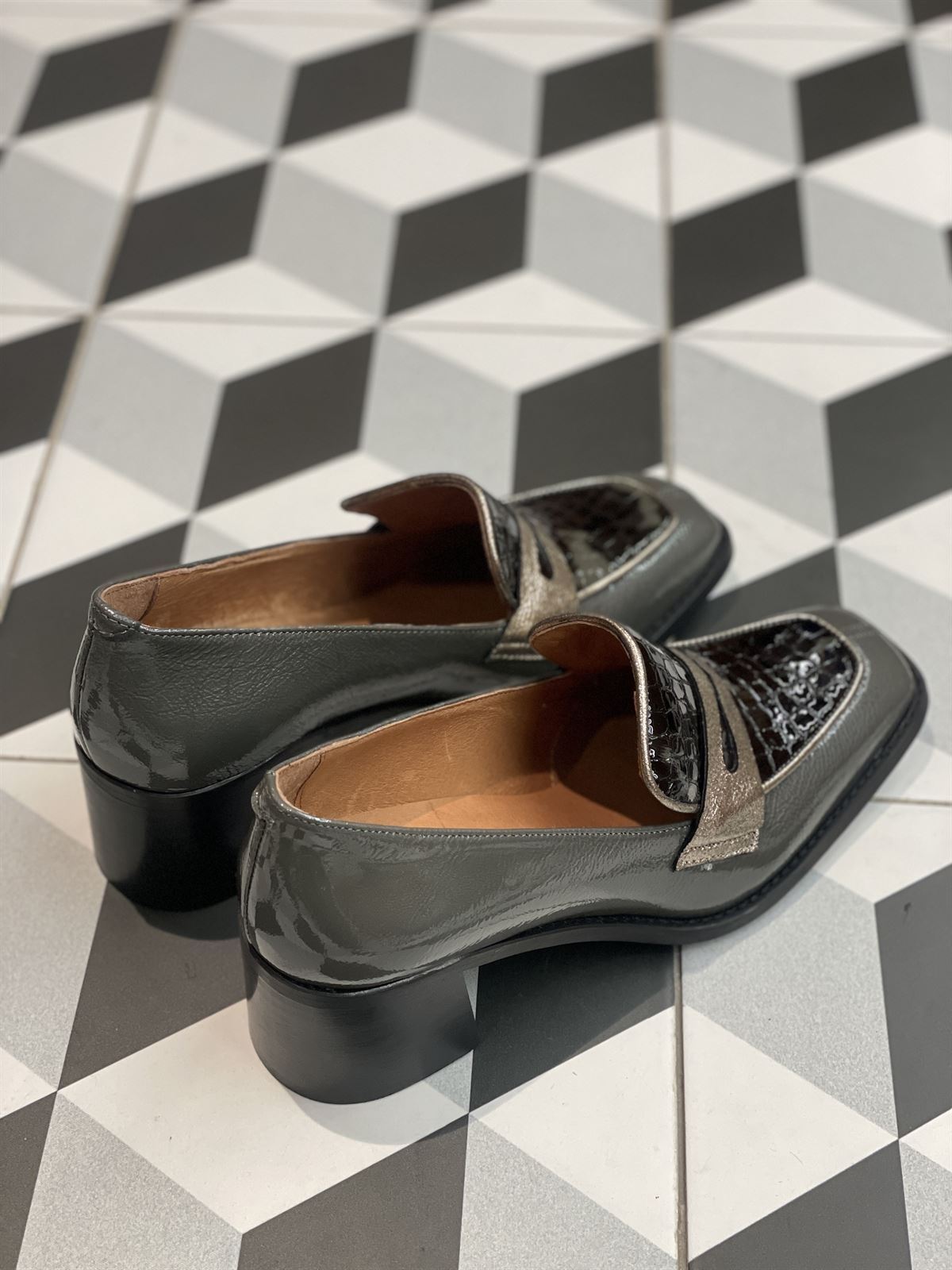 Mocasín T Infinito by Virus charol gris y marrón - Imagen 5