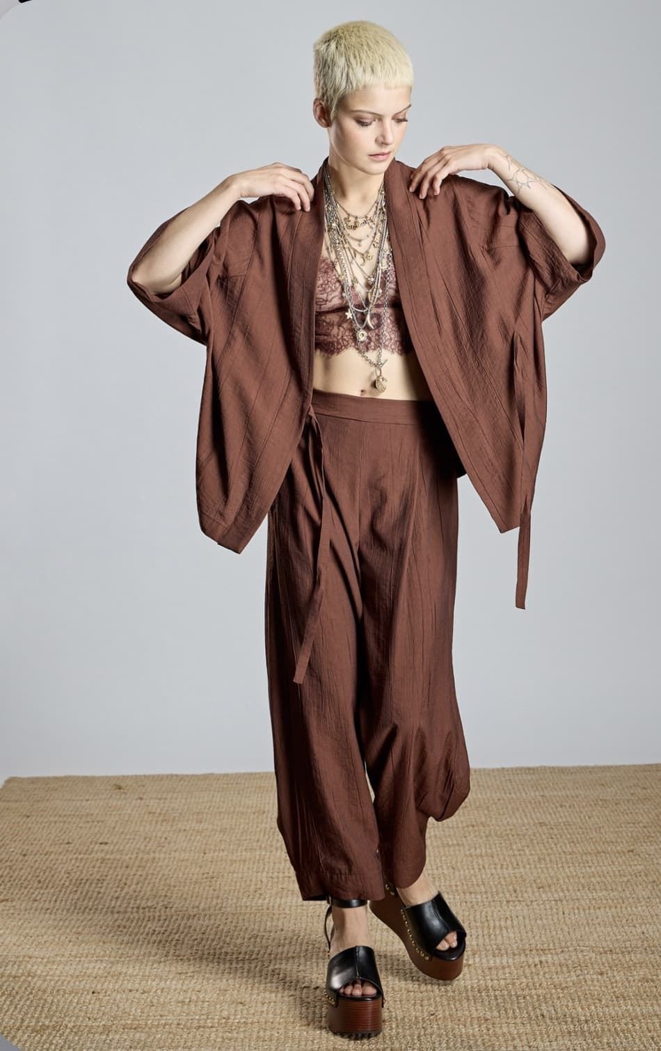 Pantalón Alba 2509-408-39 ballon marrón - Imagen 3