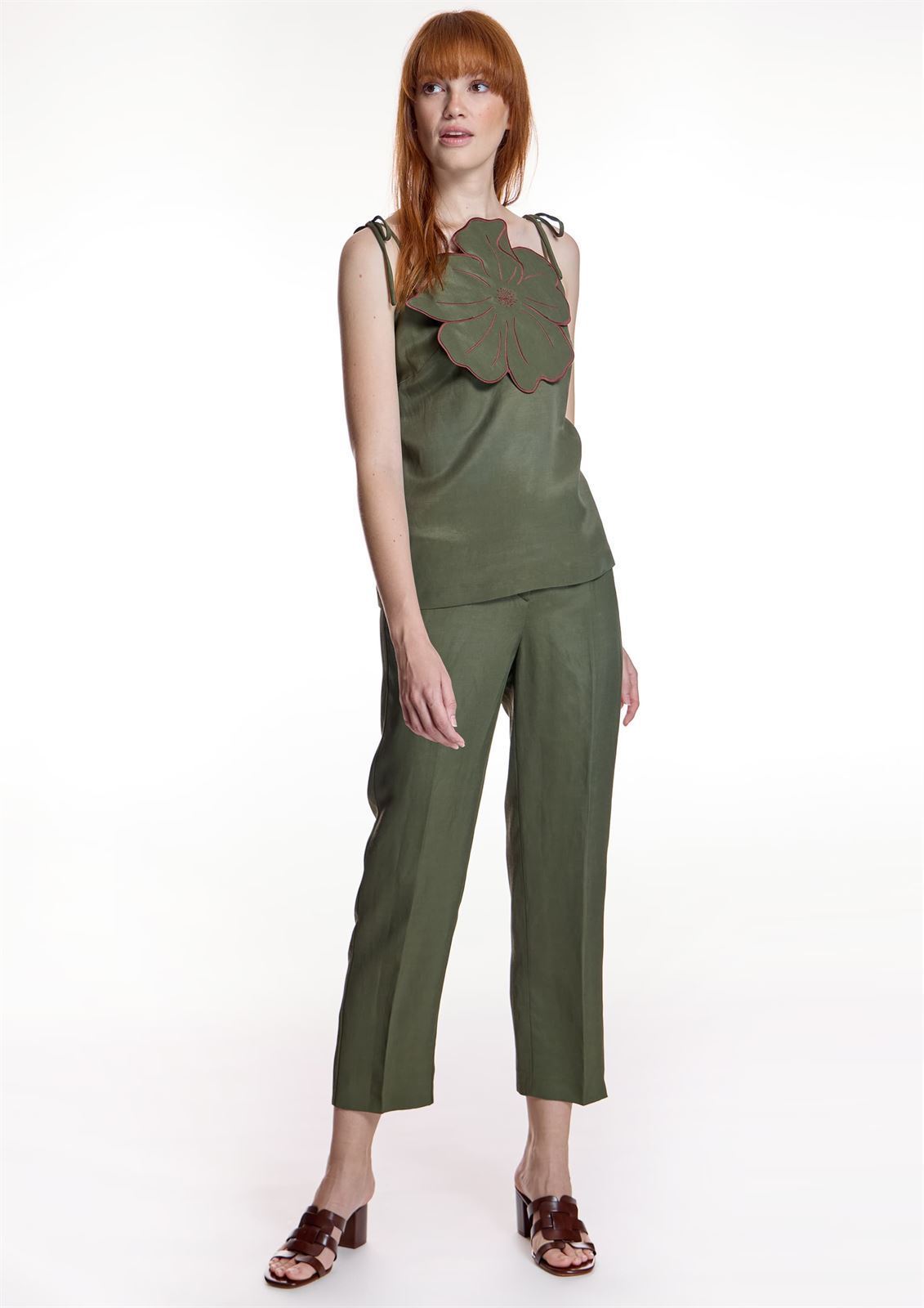 Pantalón Alba conde 1503 verde kaki satinado - Imagen 1
