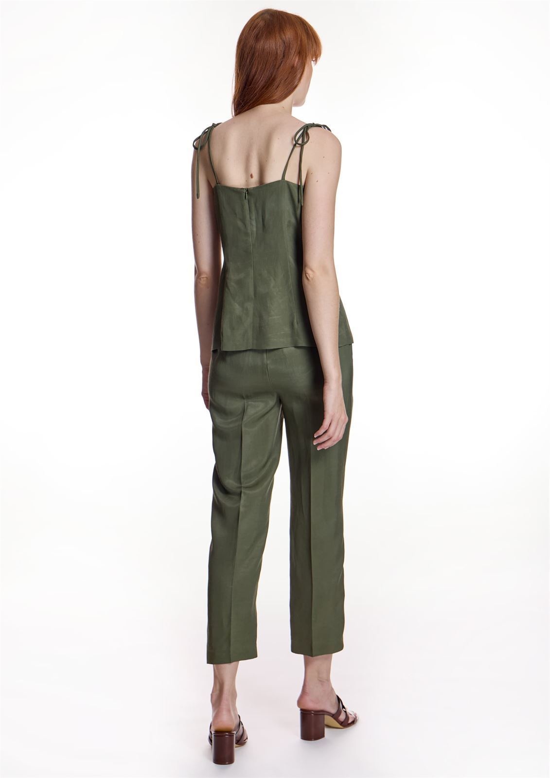 Pantalón Alba conde 1503 verde kaki satinado - Imagen 2