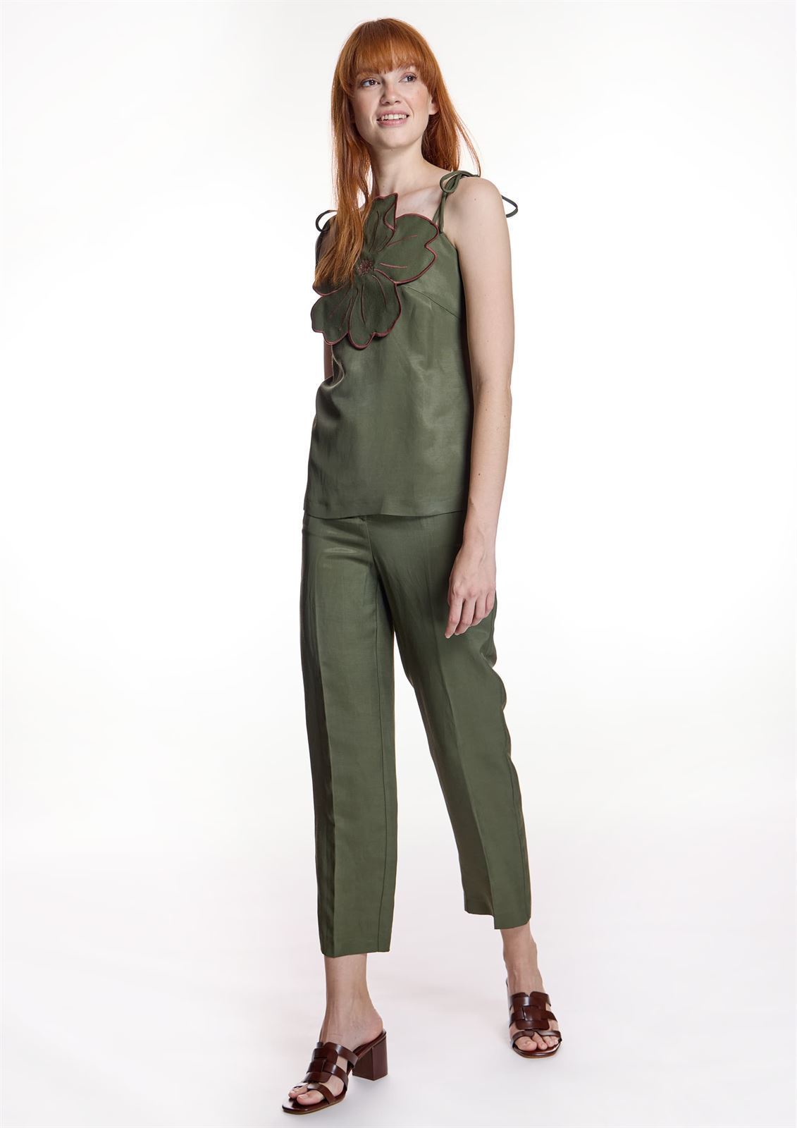 Pantalón Alba conde 1503 verde kaki satinado - Imagen 3
