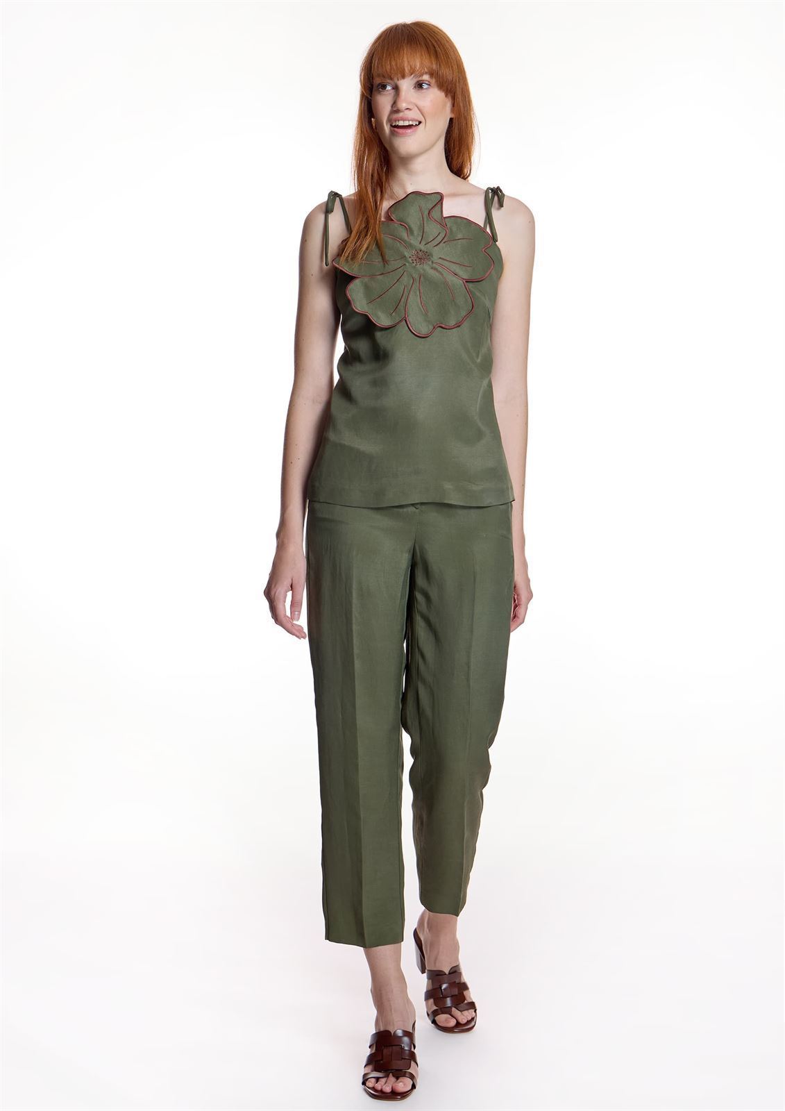Pantalón Alba conde 1503 verde kaki satinado - Imagen 5