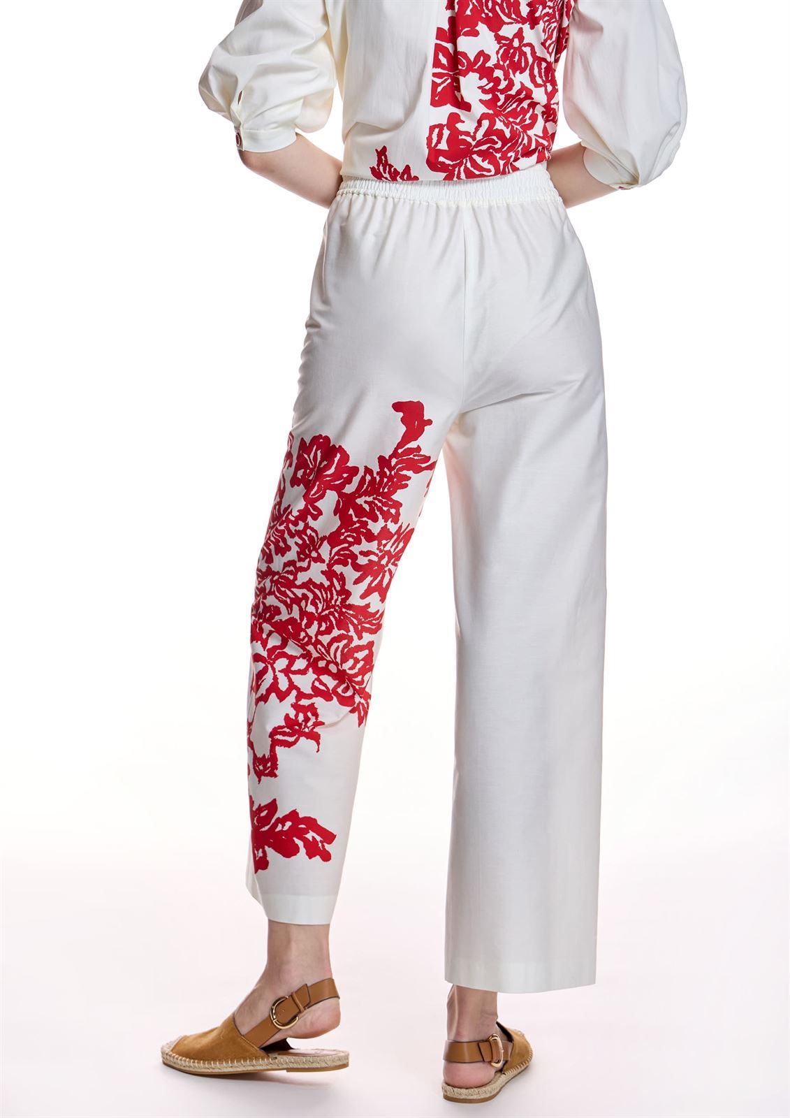 Pantalón ALBA CONDE 1507 CON ESTAMPADO FLORAL blanco - Imagen 3
