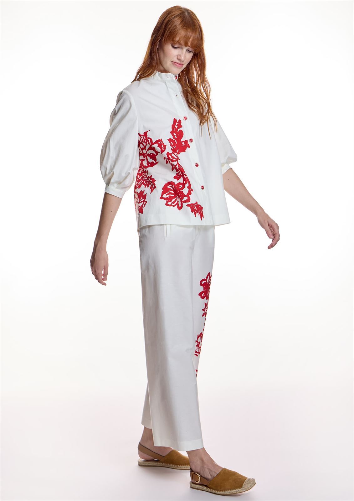 Pantalón ALBA CONDE 1507 CON ESTAMPADO FLORAL blanco - Imagen 4