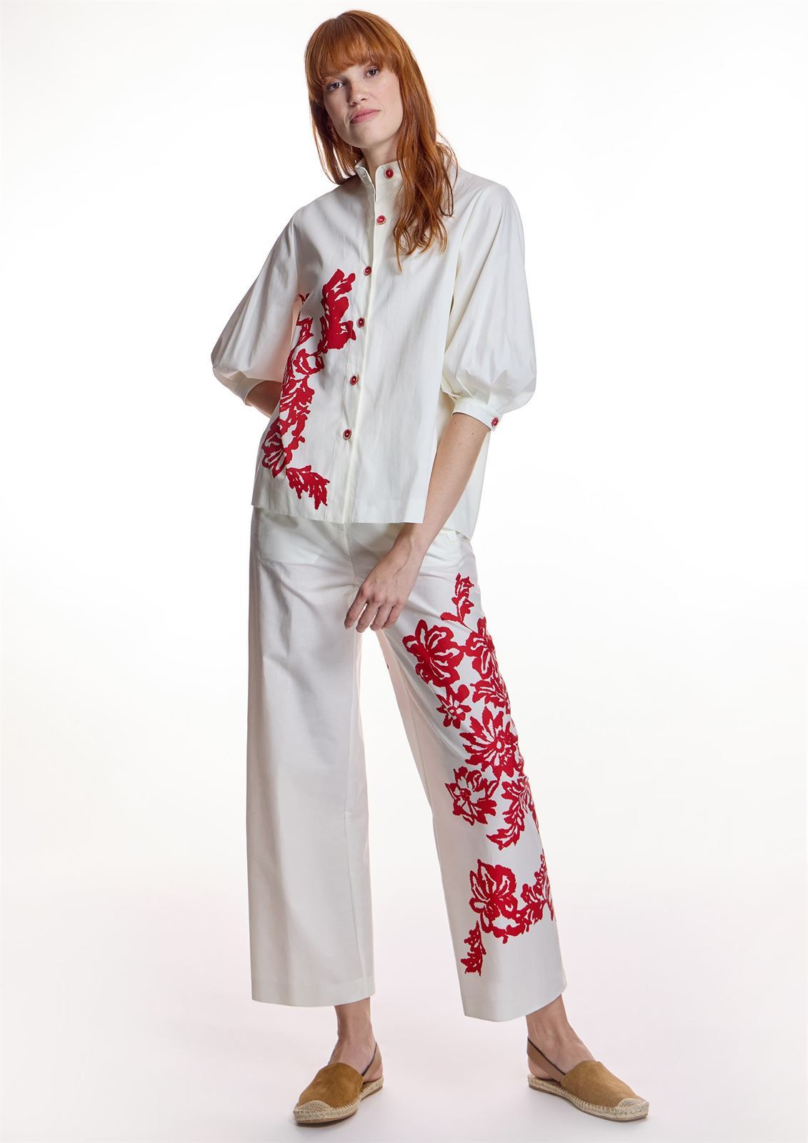 Pantalón ALBA CONDE 1507 CON ESTAMPADO FLORAL blanco - Imagen 5