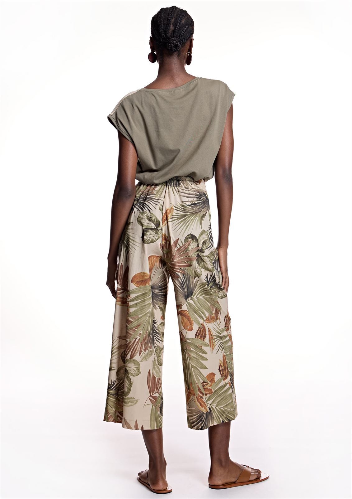 Pantalón Alba Conde 2502 culotte estamapdo tropical - Imagen 3