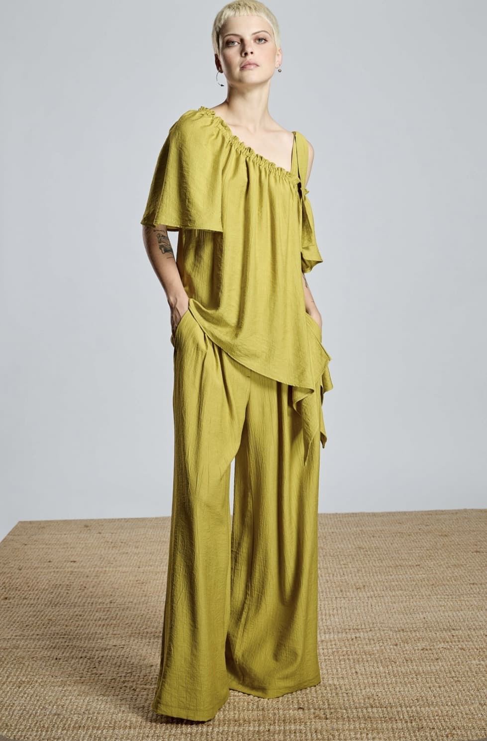 Pantalón Alba Conde 2504-419-60 verde oliva - Imagen 2