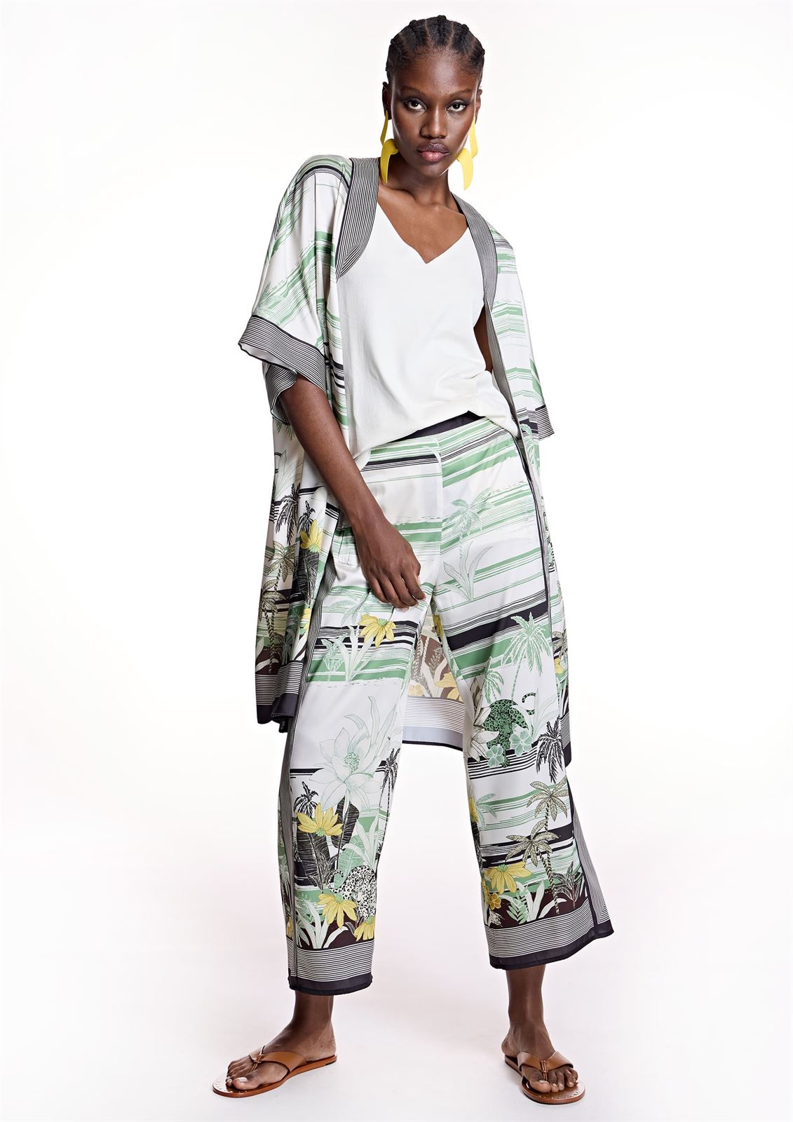 Pantalón Alba Conde 2513 culotte estampado satinado palmeras - Imagen 4