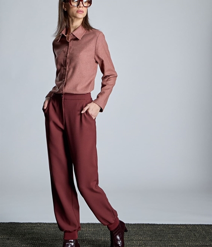 Pantalón Alba Conde 5501-124-41 Fluido bajo ajustado granate - Imagen 1